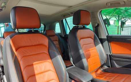 Volkswagen Tiguan II, 2017 год, 2 800 000 рублей, 38 фотография
