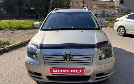 Toyota Avensis III рестайлинг, 2003 год, 750 000 рублей, 2 фотография