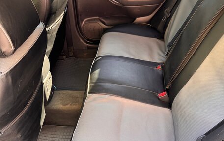 Toyota Avensis III рестайлинг, 2003 год, 750 000 рублей, 8 фотография
