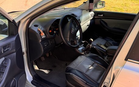 Toyota Avensis III рестайлинг, 2003 год, 750 000 рублей, 6 фотография