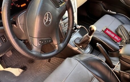 Toyota Avensis III рестайлинг, 2003 год, 750 000 рублей, 7 фотография