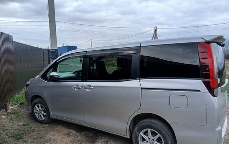 Toyota Noah III, 2015 год, 2 150 000 рублей, 2 фотография
