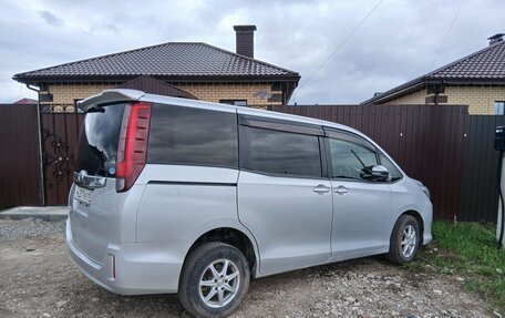 Toyota Noah III, 2015 год, 2 150 000 рублей, 4 фотография