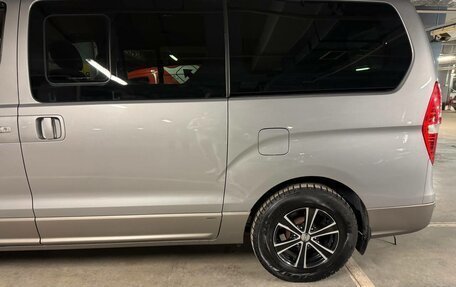Hyundai H-1 II рестайлинг, 2011 год, 1 650 000 рублей, 16 фотография