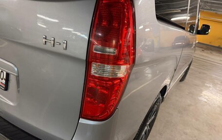 Hyundai H-1 II рестайлинг, 2011 год, 1 650 000 рублей, 22 фотография