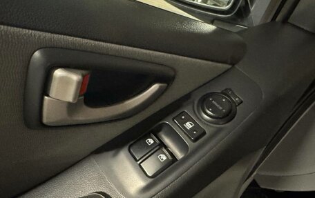 Hyundai H-1 II рестайлинг, 2011 год, 1 650 000 рублей, 23 фотография