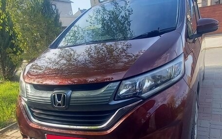 Honda Freed II, 2017 год, 1 700 000 рублей, 2 фотография