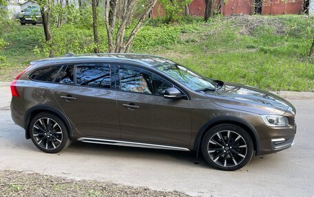 Volvo V60 Cross Country II, 2015 год, 2 500 000 рублей, 8 фотография