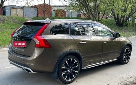 Volvo V60 Cross Country II, 2015 год, 2 500 000 рублей, 4 фотография