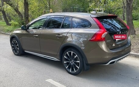 Volvo V60 Cross Country II, 2015 год, 2 500 000 рублей, 6 фотография