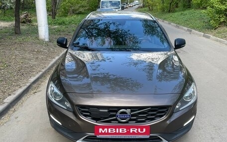 Volvo V60 Cross Country II, 2015 год, 2 500 000 рублей, 2 фотография