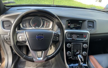 Volvo V60 Cross Country II, 2015 год, 2 500 000 рублей, 12 фотография