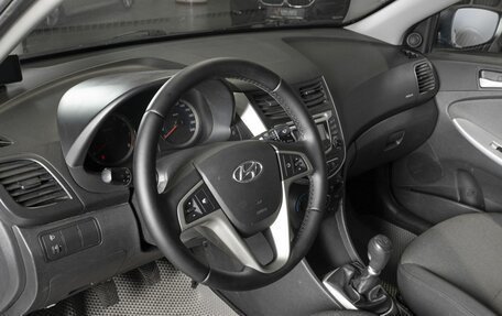 Hyundai Solaris II рестайлинг, 2011 год, 650 000 рублей, 4 фотография