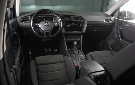 Volkswagen Tiguan II, 2019 год, 2 459 000 рублей, 6 фотография