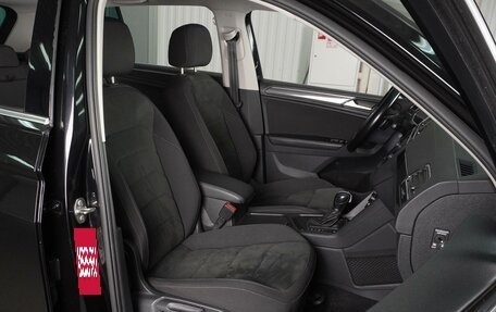 Volkswagen Tiguan II, 2019 год, 2 459 000 рублей, 8 фотография