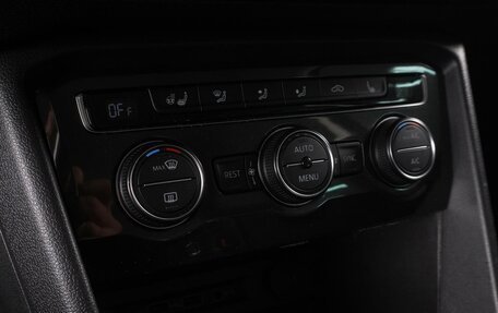Volkswagen Tiguan II, 2019 год, 2 459 000 рублей, 14 фотография