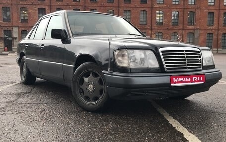Mercedes-Benz E-Класс, 1994 год, 800 000 рублей, 1 фотография