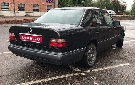 Mercedes-Benz E-Класс, 1994 год, 800 000 рублей, 4 фотография
