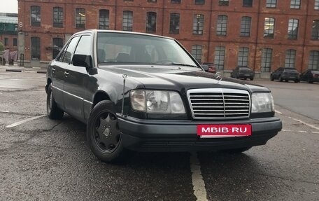Mercedes-Benz E-Класс, 1994 год, 800 000 рублей, 3 фотография