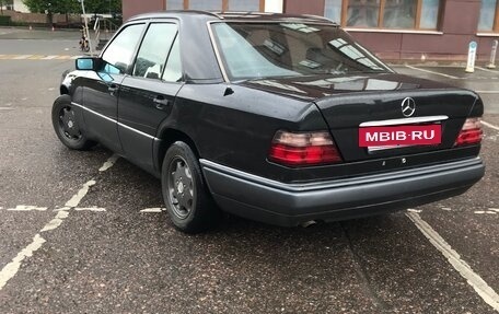 Mercedes-Benz E-Класс, 1994 год, 800 000 рублей, 5 фотография