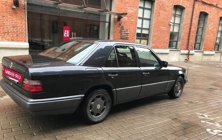 Mercedes-Benz E-Класс, 1994 год, 800 000 рублей, 6 фотография