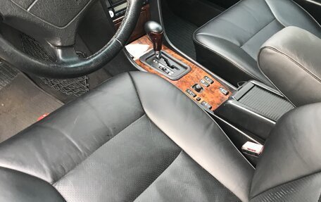 Mercedes-Benz E-Класс, 1994 год, 800 000 рублей, 14 фотография