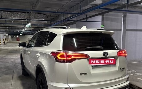Toyota RAV4, 2017 год, 2 250 000 рублей, 4 фотография