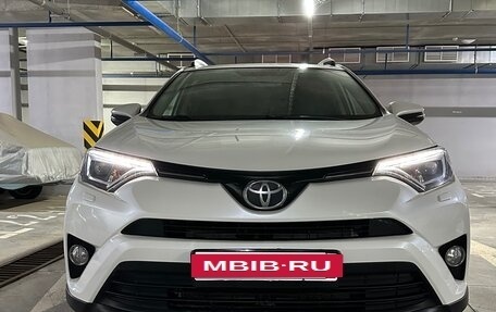 Toyota RAV4, 2017 год, 2 250 000 рублей, 3 фотография