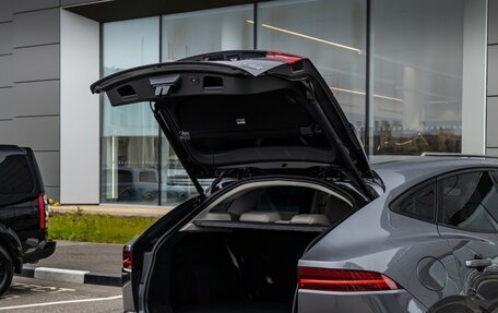 Jaguar E-Pace, 2018 год, 3 099 000 рублей, 24 фотография