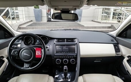 Jaguar E-Pace, 2018 год, 3 099 000 рублей, 17 фотография