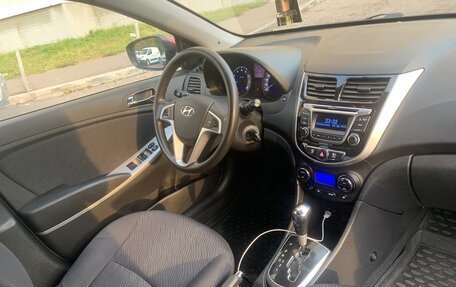 Hyundai Solaris II рестайлинг, 2012 год, 800 000 рублей, 6 фотография
