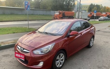 Hyundai Solaris II рестайлинг, 2012 год, 800 000 рублей, 3 фотография