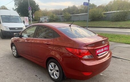 Hyundai Solaris II рестайлинг, 2012 год, 800 000 рублей, 4 фотография
