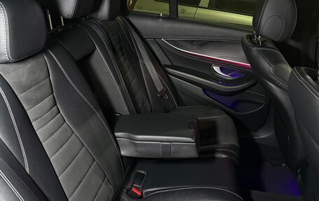 Mercedes-Benz E-Класс, 2018 год, 3 600 000 рублей, 22 фотография