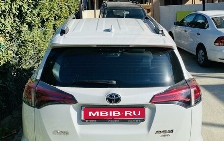 Toyota RAV4, 2018 год, 2 650 000 рублей, 6 фотография