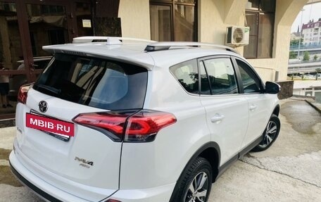 Toyota RAV4, 2018 год, 2 650 000 рублей, 2 фотография