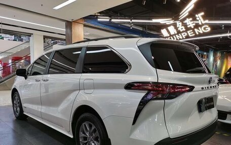 Toyota Sienna, 2022 год, 3 090 011 рублей, 3 фотография