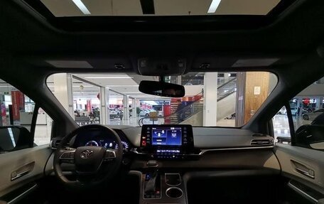 Toyota Sienna, 2022 год, 3 090 011 рублей, 7 фотография