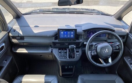 Honda Stepwgn, 2022 год, 2 235 000 рублей, 8 фотография