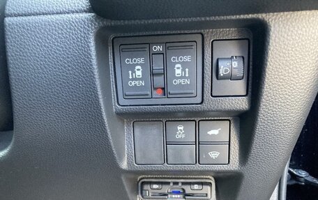 Honda Stepwgn, 2022 год, 2 235 000 рублей, 16 фотография