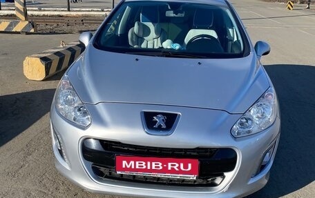 Peugeot 308 II, 2011 год, 710 000 рублей, 2 фотография