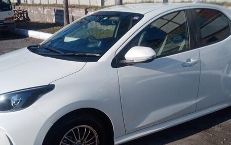 Toyota Yaris, 2020 год, 1 020 000 рублей, 3 фотография