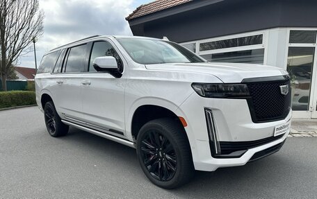 Cadillac Escalade V, 2022 год, 13 640 000 рублей, 2 фотография