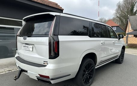 Cadillac Escalade V, 2022 год, 13 640 000 рублей, 6 фотография