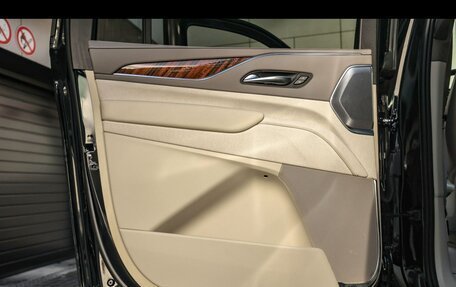 Cadillac Escalade V, 2022 год, 14 910 000 рублей, 8 фотография