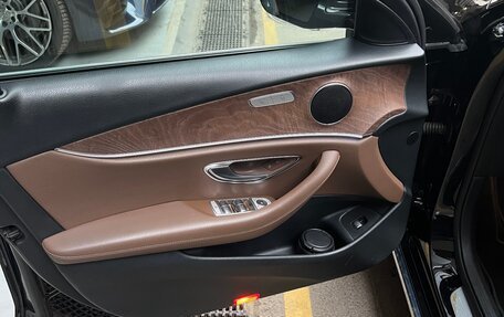 Mercedes-Benz E-Класс, 2016 год, 2 500 000 рублей, 10 фотография