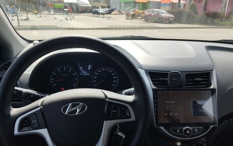Hyundai Solaris II рестайлинг, 2014 год, 950 000 рублей, 3 фотография