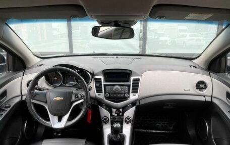 Chevrolet Cruze II, 2010 год, 628 000 рублей, 10 фотография