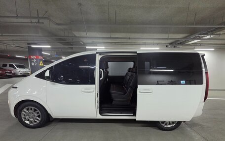 Hyundai Staria, 2022 год, 2 611 000 рублей, 7 фотография
