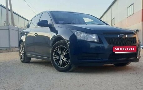 Chevrolet Cruze II, 2010 год, 650 000 рублей, 3 фотография